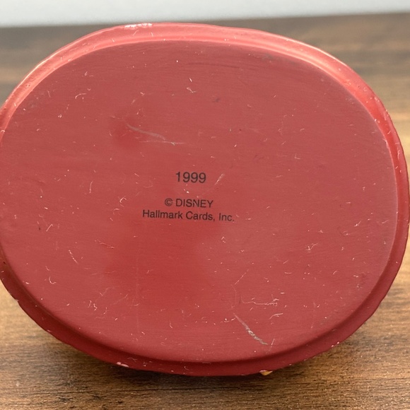 Hallmark Keepsake Ornament Walt Disney's LADY & THE TRAMP Family Portrait 1999 - Picture 4 of 11